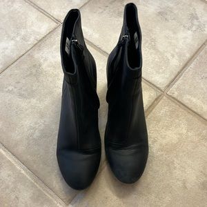 EUC pair of Tom’s black leather booties, size 8